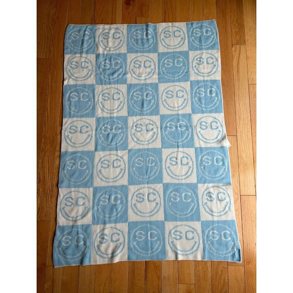 BaubleBar On Repeat Throw Blanket - Thumbnail 5